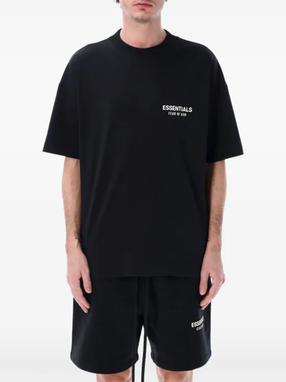 Playera Essentials Negra / letras blancas