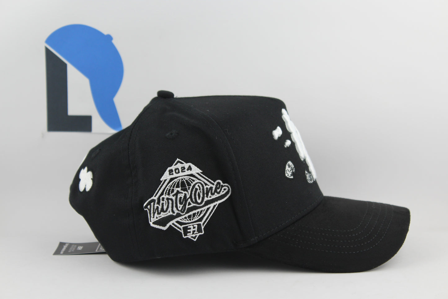 31 Hats Clouds Black