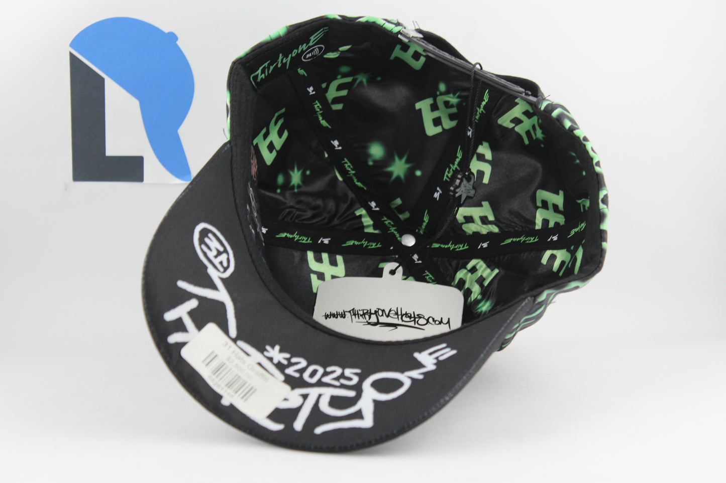 31 Hats Graffiti