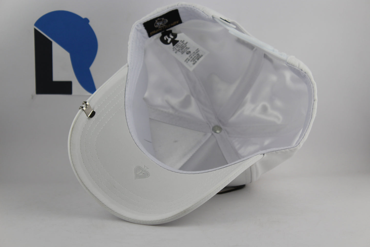 Iron Trendy White